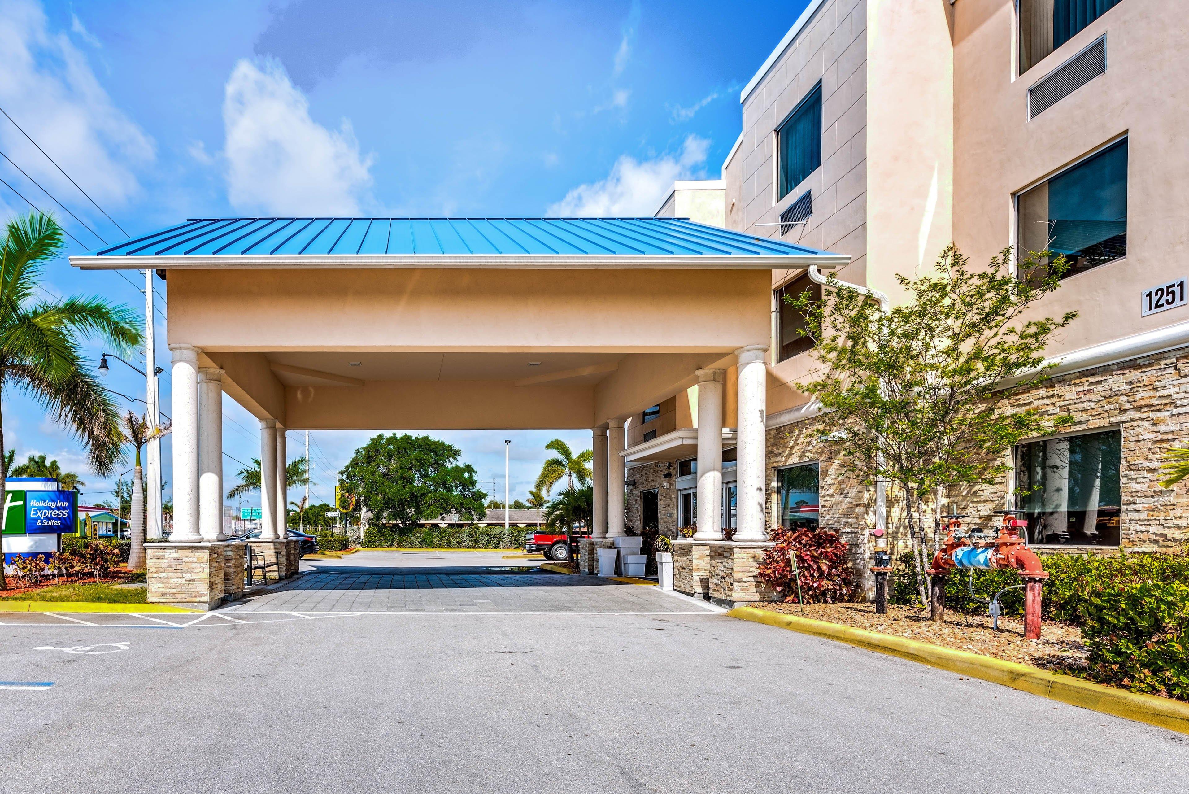 Holiday Inn Express & Suites Lantana By Ihg Exteriör bild