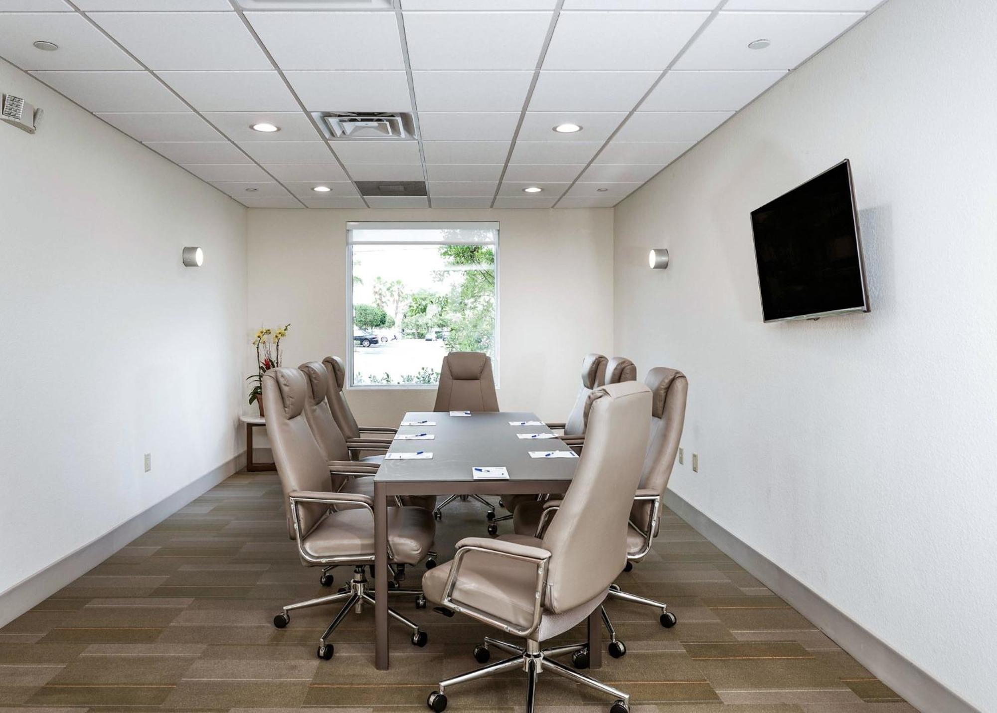 Holiday Inn Express & Suites Lantana By Ihg Exteriör bild