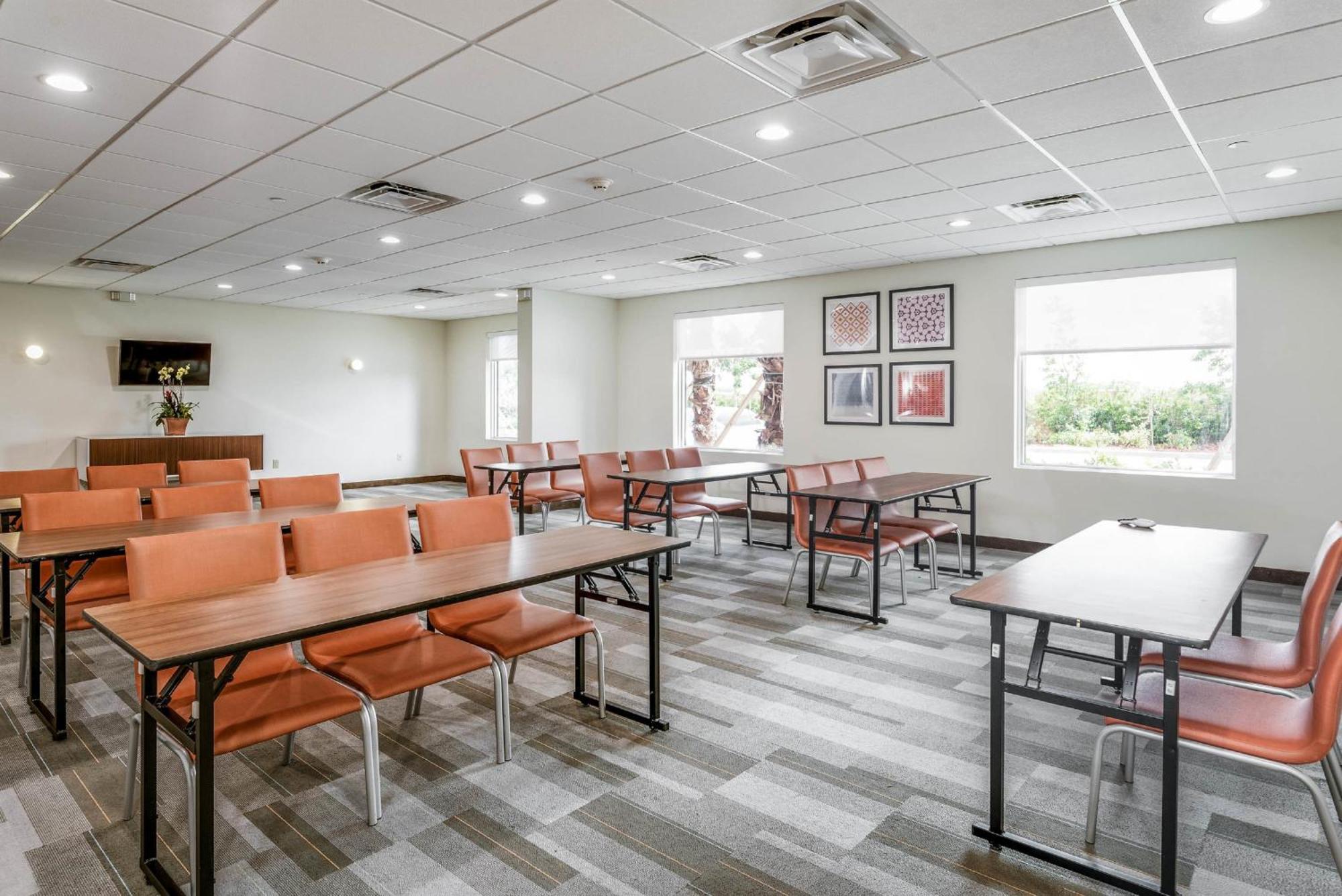 Holiday Inn Express & Suites Lantana By Ihg Exteriör bild
